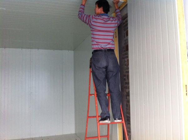 庫板安裝中 2.jpg